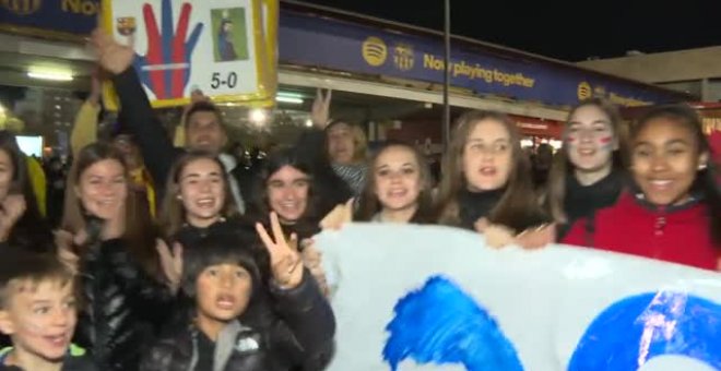 Cánticos de "¡Presidente Piqué!" tras la despedida del central azulgrana en el Camp Nou