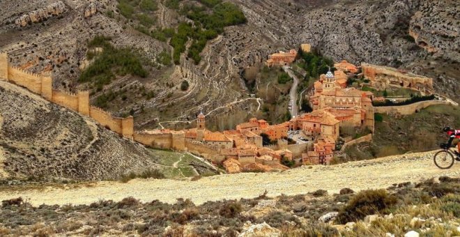 Montañas vacías: una de las mejores rutas ciclistas del mundo por la 'Laponia española'