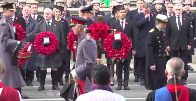 La familia real británica celebra su primer Día del Recuerdo sin la reina Isabel