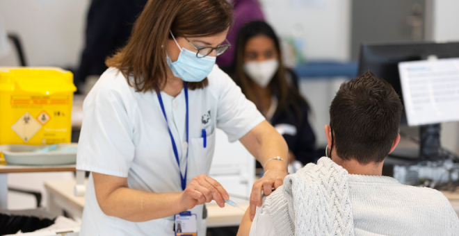 Las personas que sufren fiebre tras la vacuna del Covid después presentan más anticuerpos