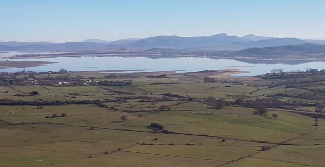 Un 72% menos de agua que el año pasado en el Pantano del Ebro