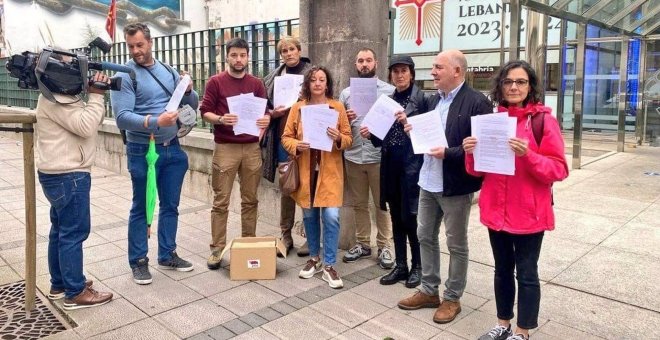 Más de 500 cartas escritas por docentes piden al Gobierno que se implique en un proceso de estabilización "digno"