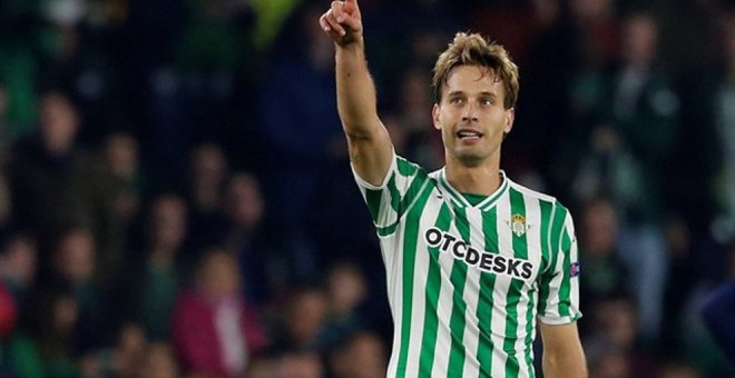 Sergio Canales "se ofrece" para jugar en el Racing durante el parón por el Mundial