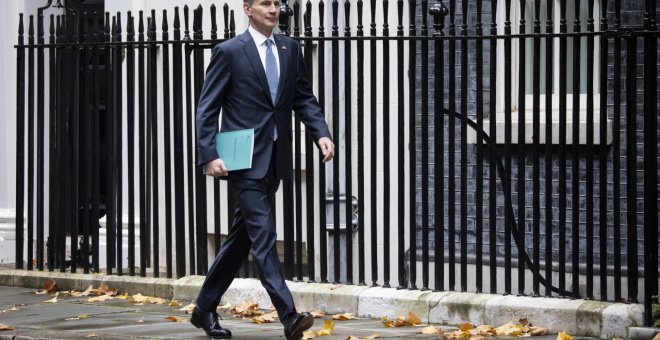 Reino Unido entra en recesión y Sunak anuncia una subida de impuestos para reducir la deuda