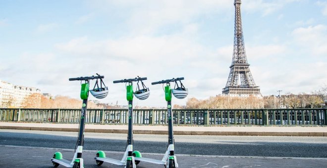 París quiere eliminar los patinetes eléctricos de alquiler, ¿por qué?