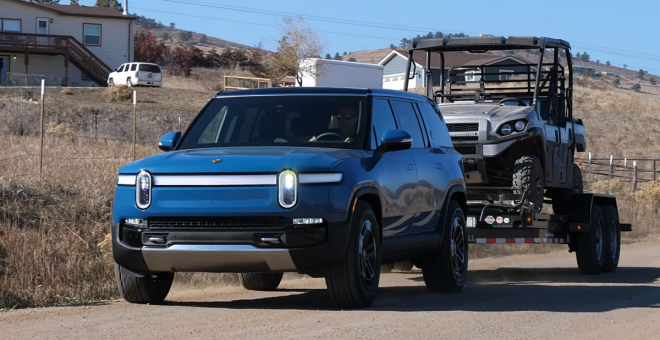 Llevar remolque mata la autonomía de un SUV eléctrico, pero el Rivian R1S sorprende para bien