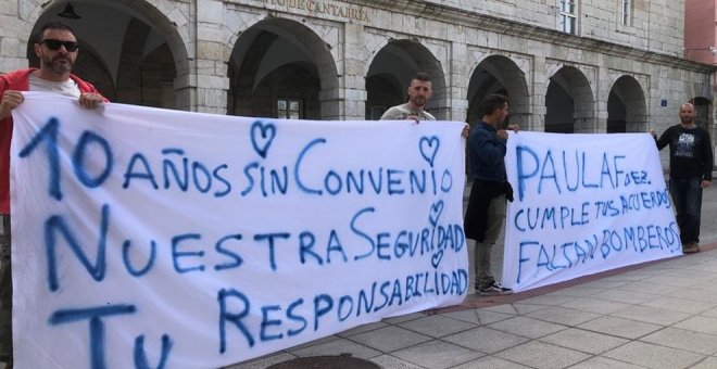 Los bomberos del SEMCA trasladan la "precariedad laboral y escasez de personal" que vienen denunciando desde hace años