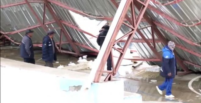 Siete muertos tras ceder el techo de un colegio en Bolivia por la acumulación de nieve