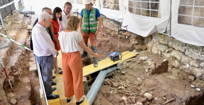 La recuperación arqueológica en la calle Los Azogues se prorroga cuatro meses