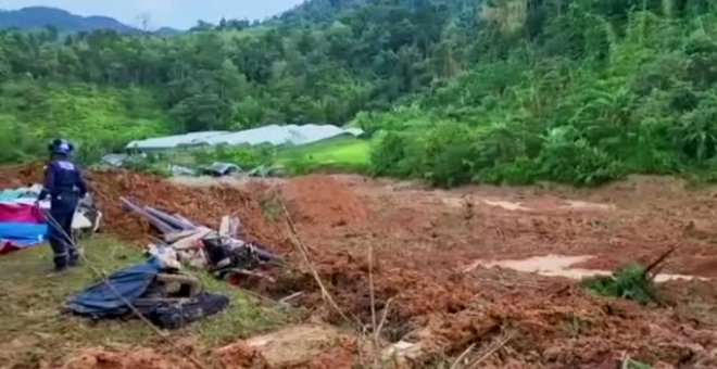 16 muertos y decenas de desaparecidos tras deslizamientos de tierra en Malasia