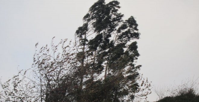 Noche de viento en Cantabria, que vuelve a superar los 100 km/h