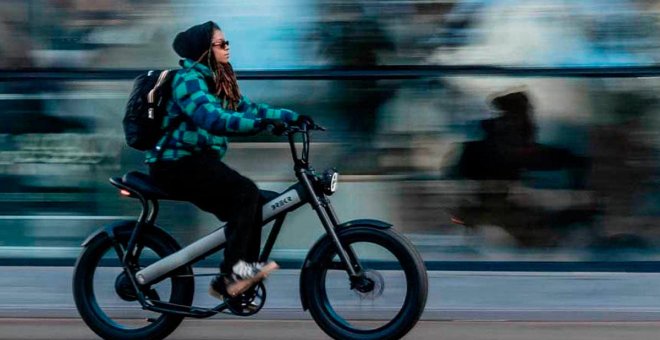 Brekr F, una bicicleta eléctrica neerlandesa con cambio automático y aspecto de ciclomotor