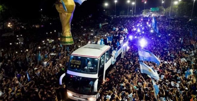 Fiesta, caos y desorganización en la llegada a Buenos Aires