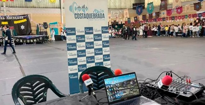 Así se ha desarrollado el mercadillo solidario del CEIP Costa Quebrada