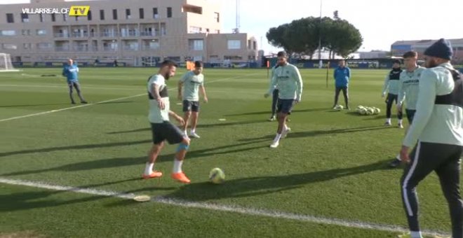 El Villarreal se entrena con la cabeza puesta en el derbi de Nochevieja ante el Valencia