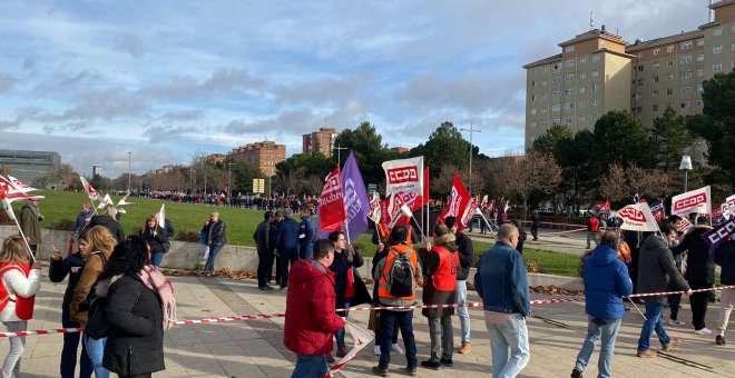 CCOO y UGT rodean las Cortes de Castilla y León contra los Presupuestos "anticonstitucionales" del PP y Vox