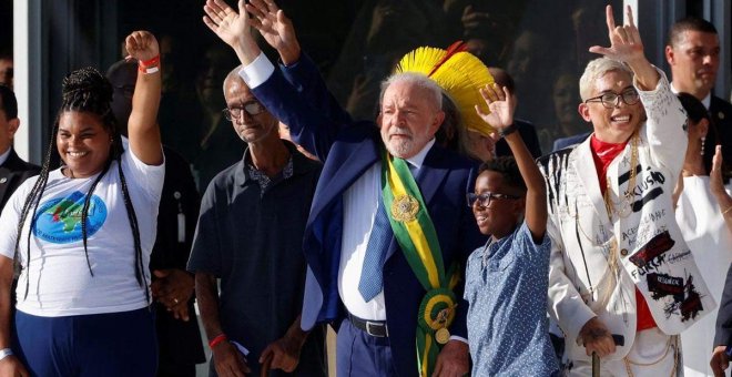 Lula promete "democracia para siempre" al iniciar su tercer mandato