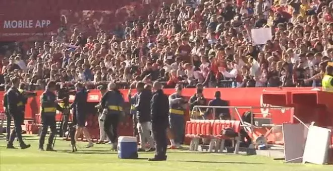 El sevillismo arropa a su equipo en el Pizjuán