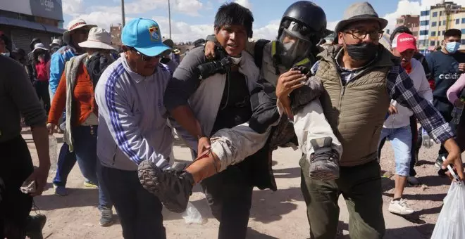 Tres fotoperiodistas denuncian agresiones de la Policía durante las protestas masivas en Perú