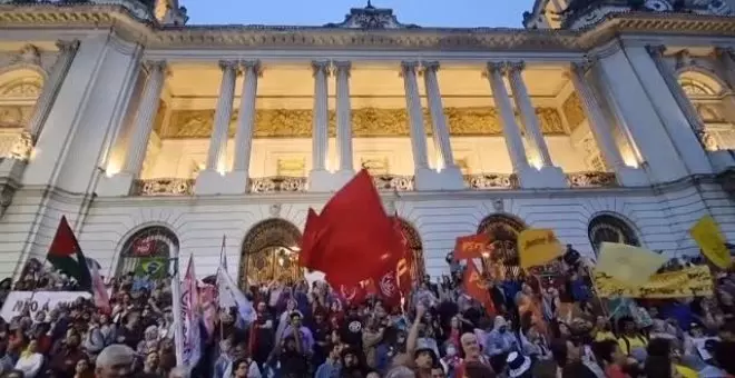 Miles de brasileños salen a la calle en Brasil en defensa de la democracia