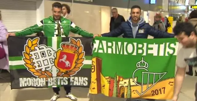 La afición del Betis comienza su viaje a Arabia Saudí