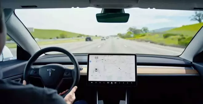 Tesla castigará a quienes no usen bien la conducción autónoma de sus coches