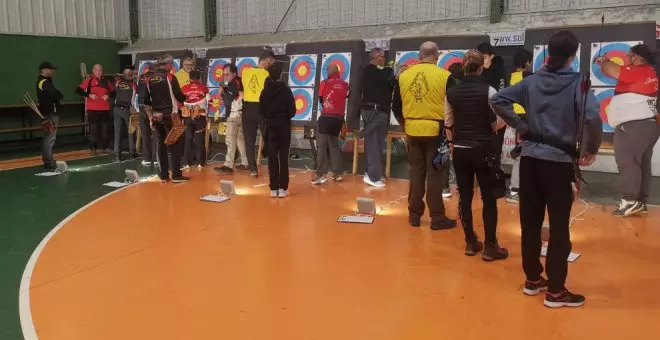 Camargo acoge el Campeonato de Cantabria de Sala de tiro con arco