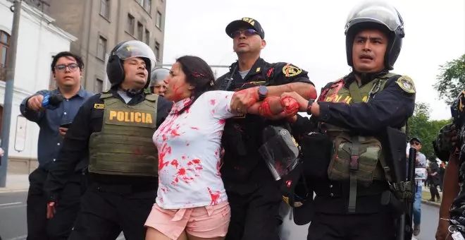 La represión y el estado de emergencia no detienen las protestas masivas en Perú