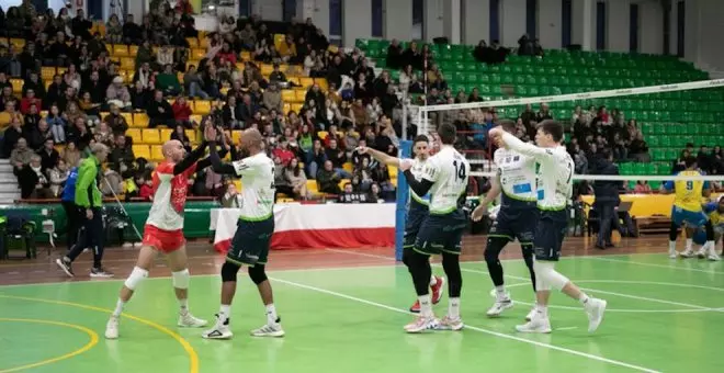 El Voley Textil se vuelve de vacío tras un gran partido en Teruel