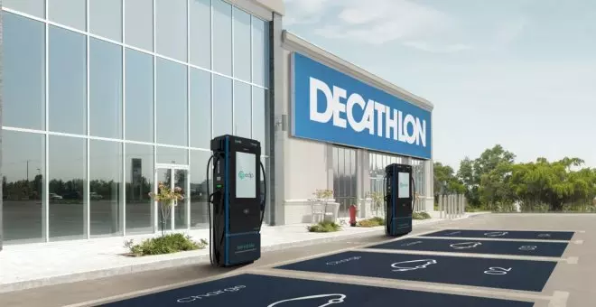 La última idea de Decathlon, ofrecer cargas rápidas para coches eléctricos mientras compras