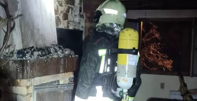 Un incendio calcina una casa en Aniezo