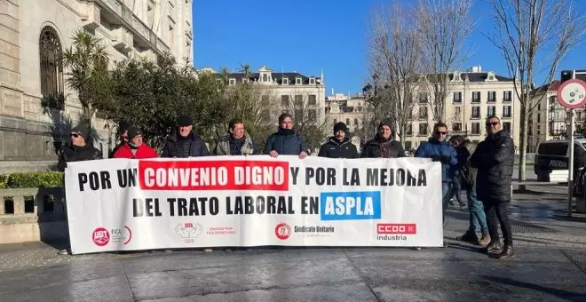 La plantilla de Aspla lleva su protesta a Santander ante Calviño, Revilla y Zuloaga, quienes les brindan su apoyo