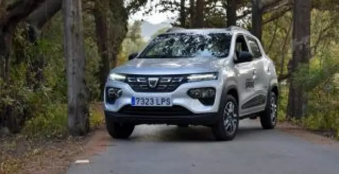 Probamos el coche eléctrico más barato de España, ¿es suficiente el Dacia Spring para el día a día?