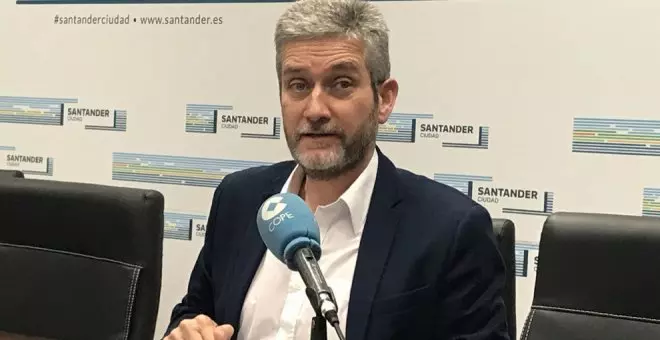 "Están muy ocupados midiendo los trenes como para seguir avanzando en el proyecto de las estaciones"