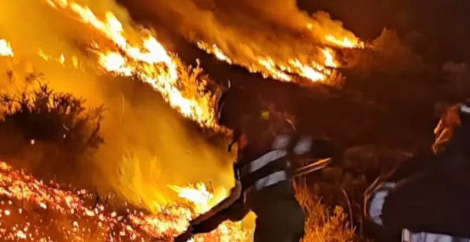 Cantabria tiene cinco incendios forestales activos en Valdáliga, Miera y Saro