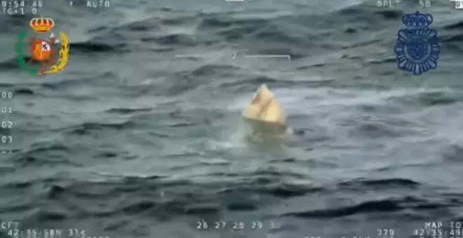 Localizado en la ría de Arousa un narcosubmarino prácticamente hundido que solo dejaba ver su proa