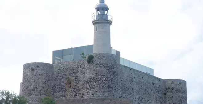 El Castillo-Faro acoge la 'Pasión en playmobil', con maquetas que reproducen la Pasión Viviente