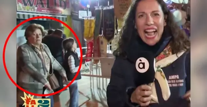 "La señora de detrás es como un ninja": el 'momentazo' viral en un directo de televisión desde las Fallas
