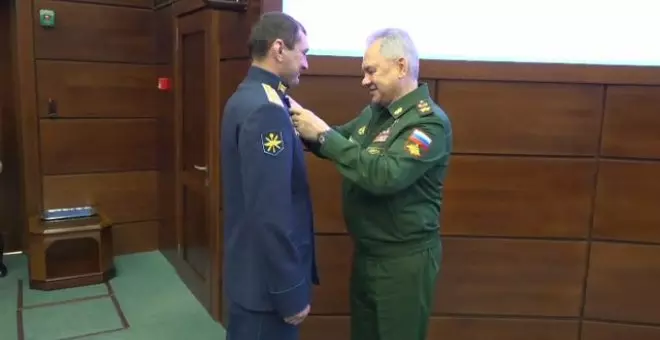 Rusia entrega medallas a los pilotos que derribaron el dron estadounidense