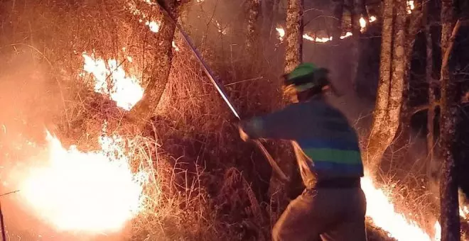 Cantabria amanece con cinco incendios forestales activos y uno estabilizado