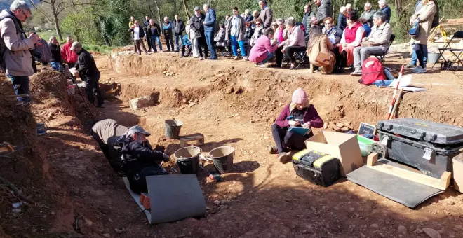 Familiares de los antifascistas asesinados en 1937 asisten al fin de la excavación de la fosa común de El Rellán