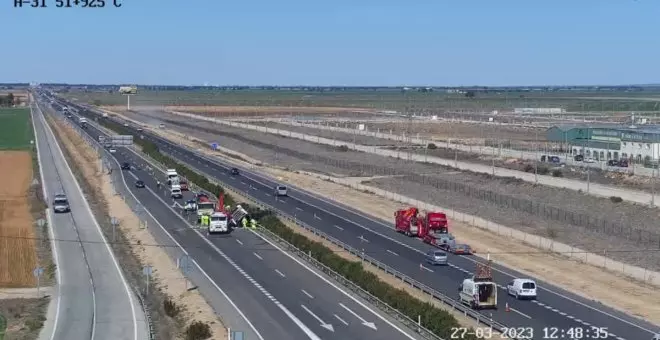 Fallece el conductor de un camión tras el vuelco del vehículo en la A-31 a su paso por La Roda