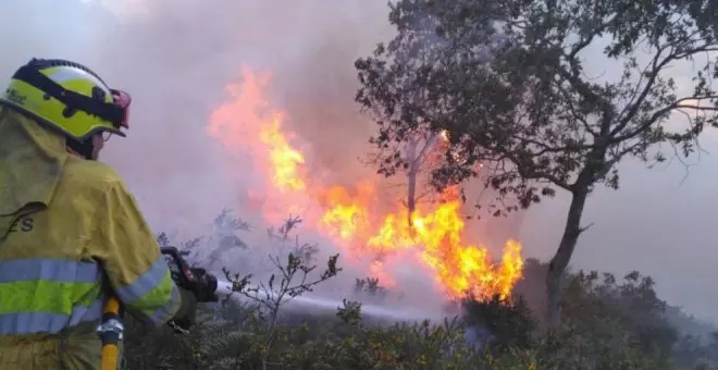 Cantabria amanece este lunes con tres incendios activos y otros tres controlados