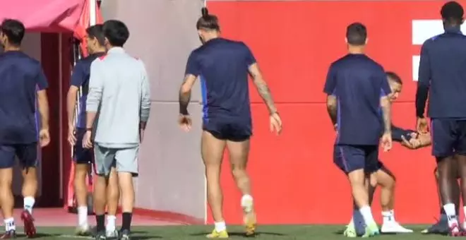 El Sevilla se entrena sin Joan Jordán antes de partir mañana hacia Manchester