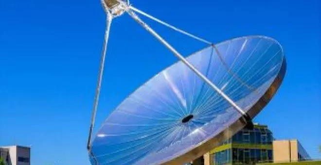 Parece una antena parabólica, pero en realidad es un sistema solar que produce hidrógeno