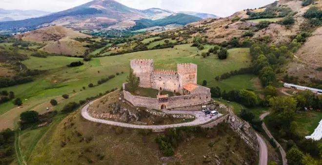 La Sala de la Chimenea del Castillo de Argüeso acogerá a partir del día 28 una exposición de F.Gochi