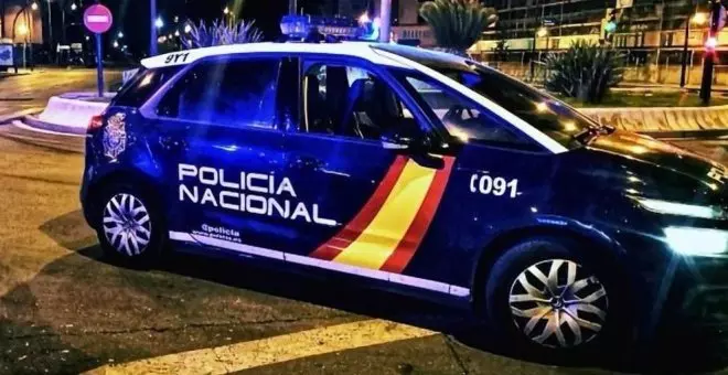 Detenidos dos jóvenes por amenazar a otro con un arma blanca para robarle la cazadora