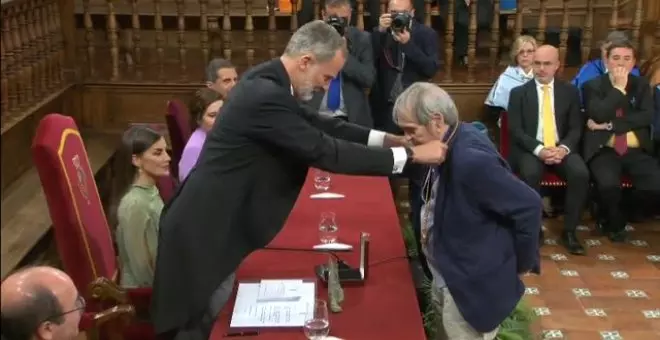 Rafael Cadenas recibe de manos del rey el más alto galardón de las letras hispanas: el premio Cervantes