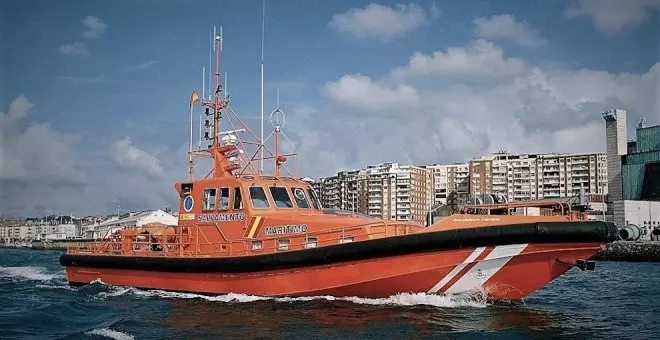 Buscan a un pescador desaparecido al caer al mar en San Vicente de la Barquera