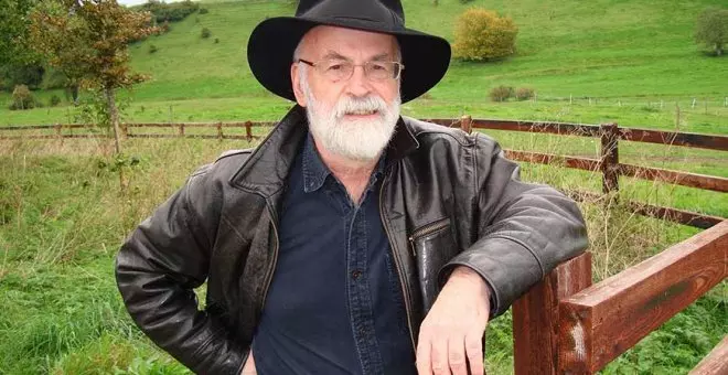 Terry Pratchett: le dijeron en la escuela que no iba a llegar a nada y vendió 100 millones de libros